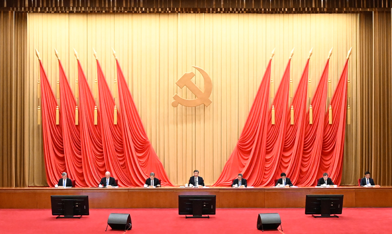 4月3日，學(xué)習(xí)貫徹習(xí)近平新時代中國特色社會主義思想主題教育工作會議在北京召開。中共中央總書記、國家主席、中央軍委主席習(xí)近平出席會議并發(fā)表重要講話。李強(qiáng)、趙樂際、王滬寧、蔡奇、丁薛祥、李希、韓正出席會議。